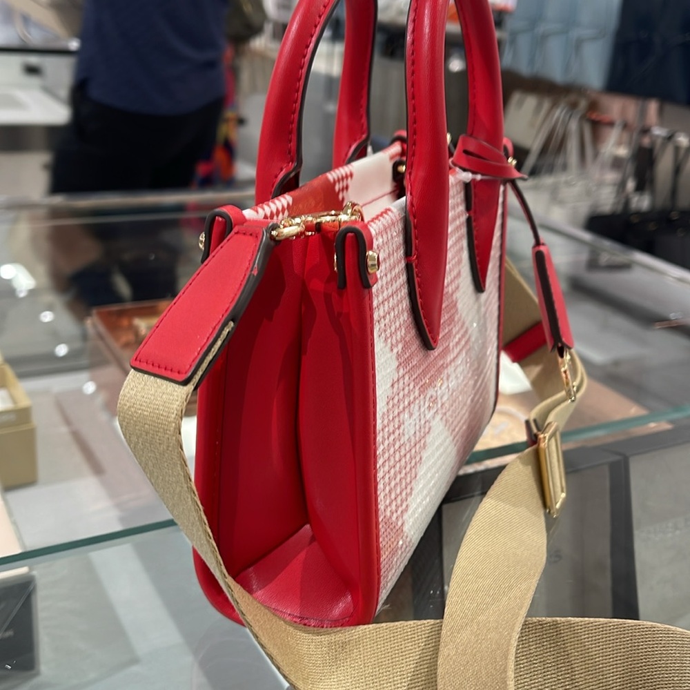 Michael Kors Mirella Extra-Small Logo Crossbody XBODY Shopper Bag
Bright Red
NWT - Picture 7 of 16